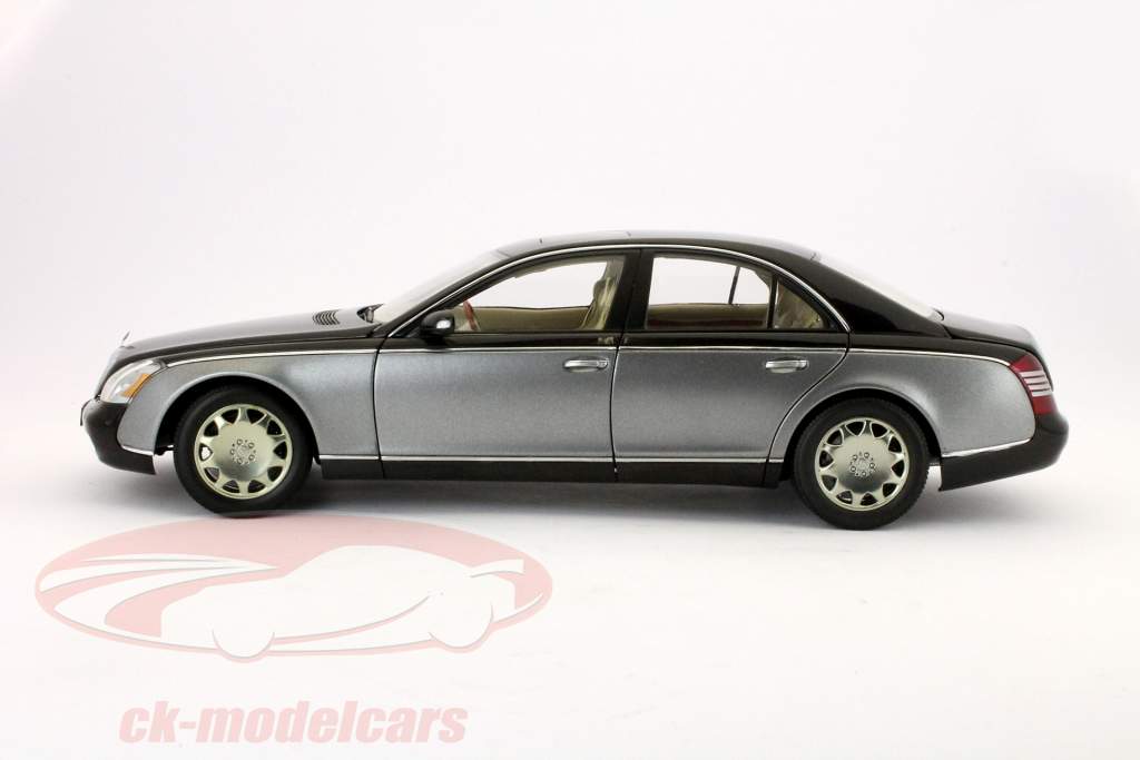 マイバッハ57 SWBカスピ海ブラック/グレーヒマラヤ1時18分オートアート