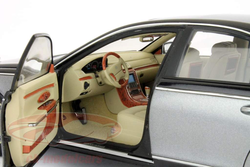 マイバッハ57 SWBカスピ海ブラック/グレーヒマラヤ1時18分オートアート