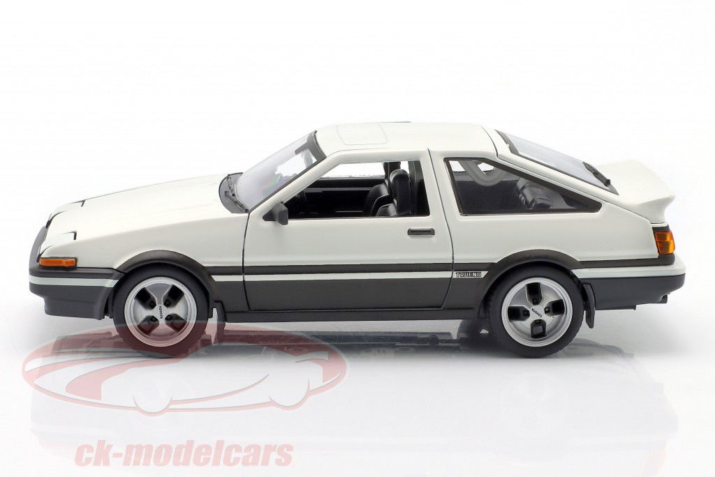 Toyota Sprinter Trueno AE86 Ano de construção 1979 branco 1:24 Maisto