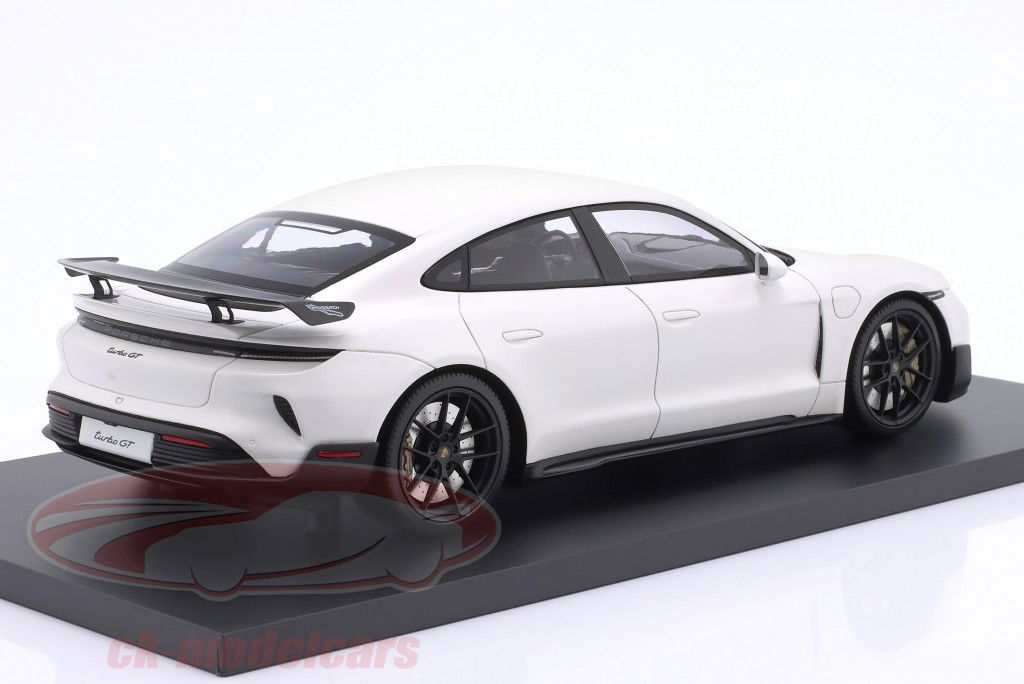 Porsche Taycan Turbo GT Byggeår 2024 hvid 1:18 Minichamps