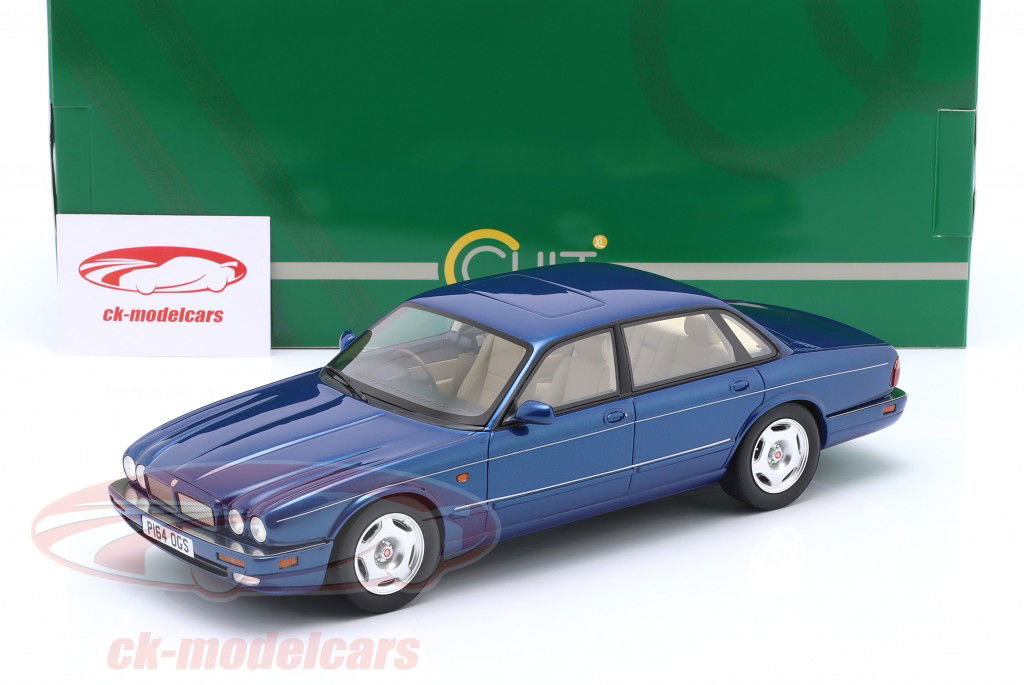 Jaguar XJR X300 Byggeår 1995 blå metallisk 1:18 Cult Scale