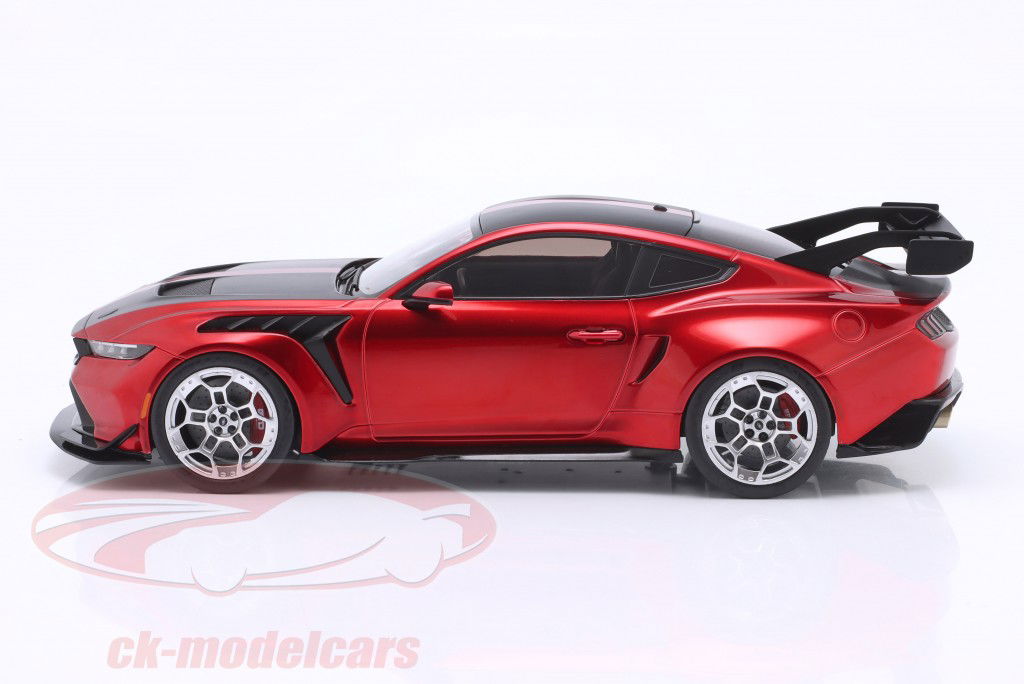 Ford Mustang GTD 建設年 2025 赤 / 黒 1:18 Ixo