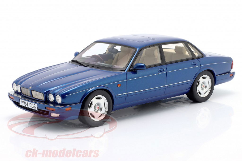 Jaguar XJR X300 Baujahr 1995 blau metallic 1:18 Cult Scale
