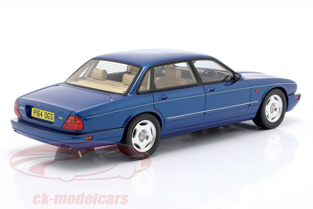 Jaguar XJR X300 Baujahr 1995 blau metallic 1:18 Cult Scale