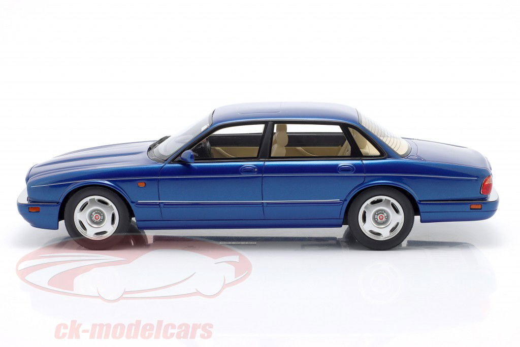 Jaguar XJR X300 Baujahr 1995 blau metallic 1:18 Cult Scale