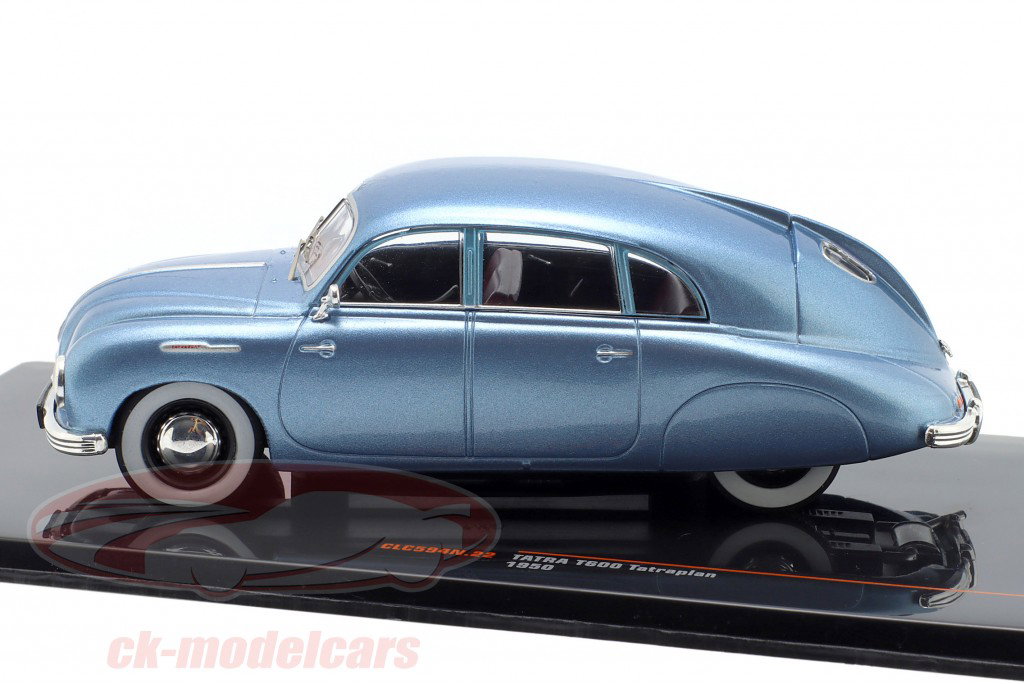 Tatra T600 Tatraplan Année de construction 1950 bleu clair 1:43 Ixo