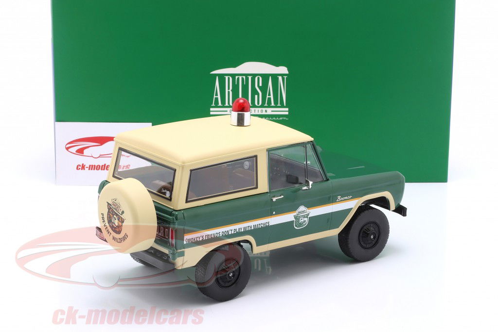 Ford Bronco Smokey oso Bosque guardabosque Año de construcción 1967 verde / crema 1:18 Greenlight