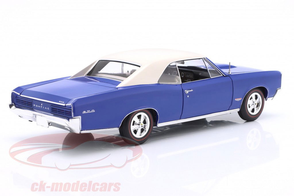 Pontiac GTO Año de construcción 1966 azul / blanco 1:18 Highway61
