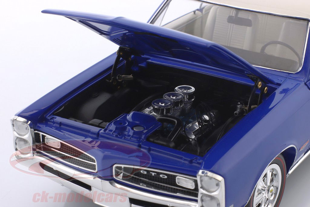 Pontiac GTO Año de construcción 1966 azul / blanco 1:18 Highway61