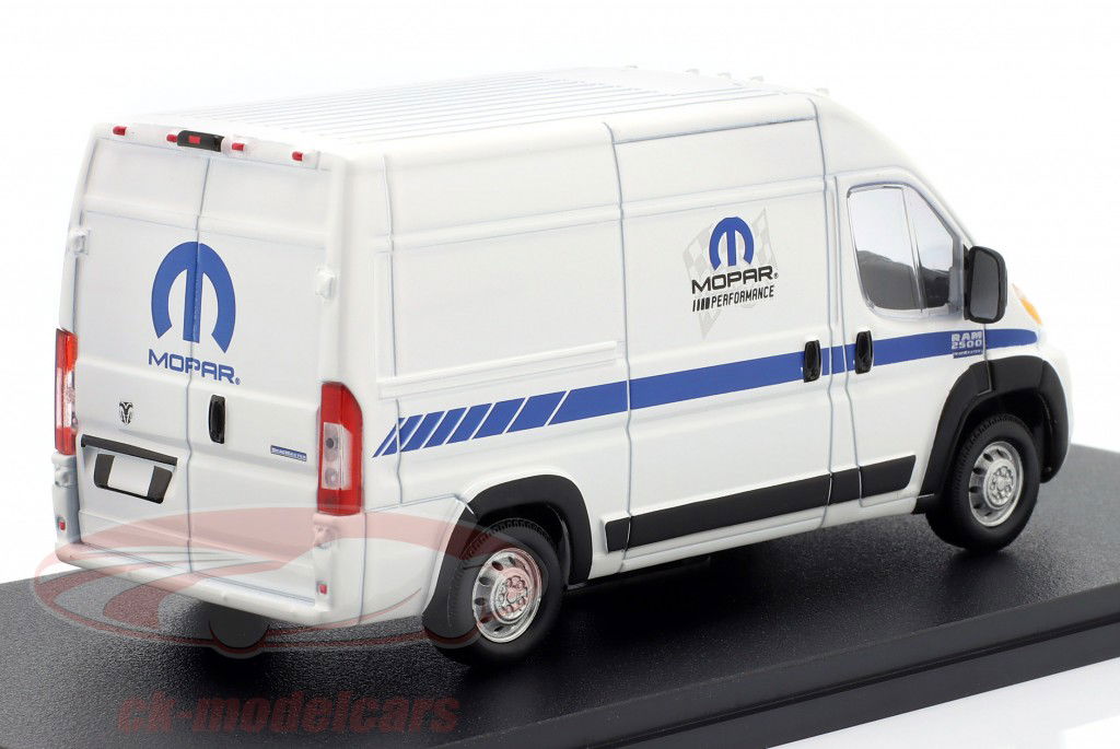 Ram Promaster 2500 Année de construction 2018 blanc / bleu 1:43 Greenlight