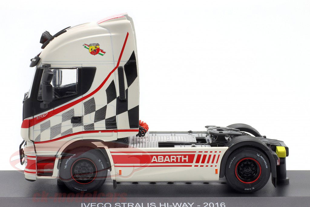 Iveco Stralis Hi-Way Sattelzugmaschine 2016 Abarth 1:43 Hachette