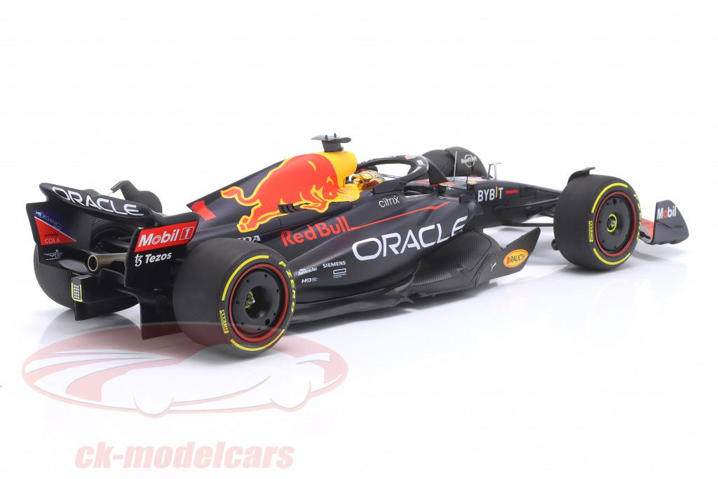 M. Verstappen Red Bull RB18 #1 winnaar Abu Dhabi GP formule 1 2022 1:18 Minichamps