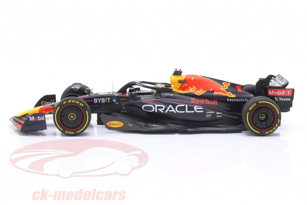 M. Verstappen Red Bull RB18 #1 gagnant Abu Dhabi GP formule 1 2022 1:18 Minichamps