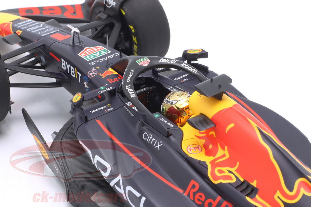 M. Verstappen Red Bull RB18 #1 ganador Abu Dhabi GP fórmula 1 2022 1:18 Minichamps