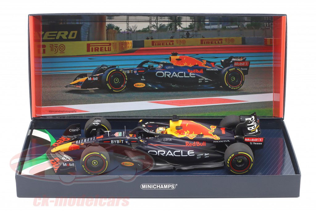 M. Verstappen Red Bull RB18 #1 winnaar Abu Dhabi GP formule 1 2022 1:18 Minichamps