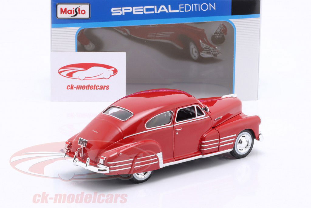 Chevrolet Fleetline Aerosedan Byggeår 1948 rød 1:24 Maisto