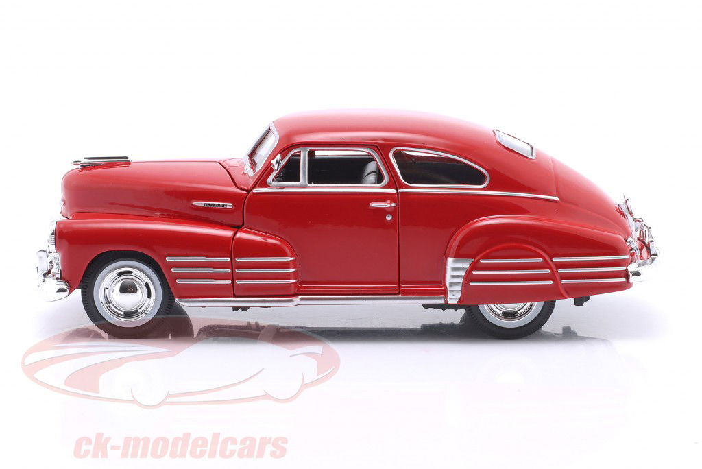 Chevrolet Fleetline Aerosedan year 1948 red 1:24 Maisto