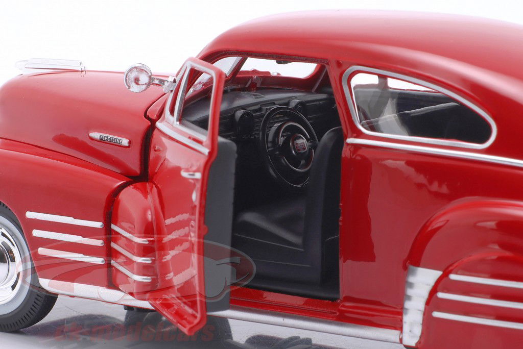 Chevrolet Fleetline Aerosedan Byggeår 1948 rød 1:24 Maisto