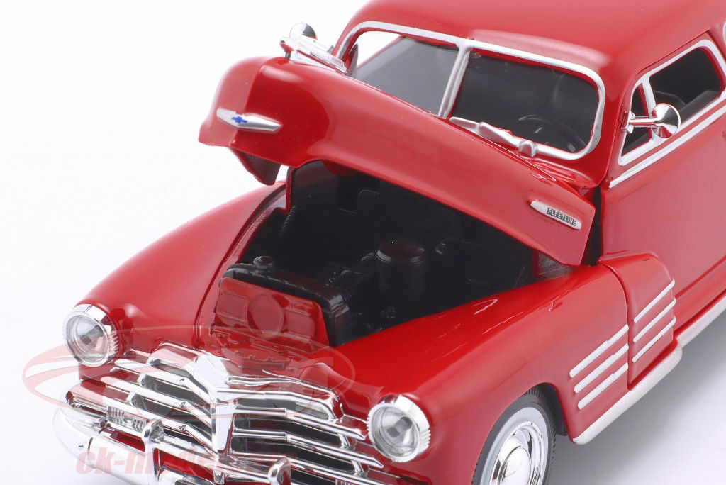 Chevrolet Fleetline Aerosedan year 1948 red 1:24 Maisto