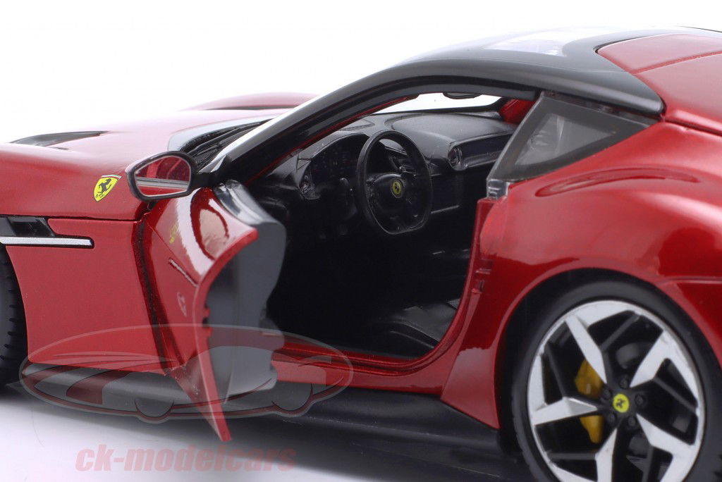 Ferrari 12Cilindri Année de construction 2024 rouge foncé métallique 1:24 Bburago