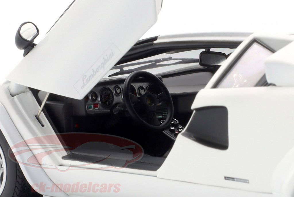 Lamborghini Countach LP 400S Year 1980 white 1:18 Kyosho