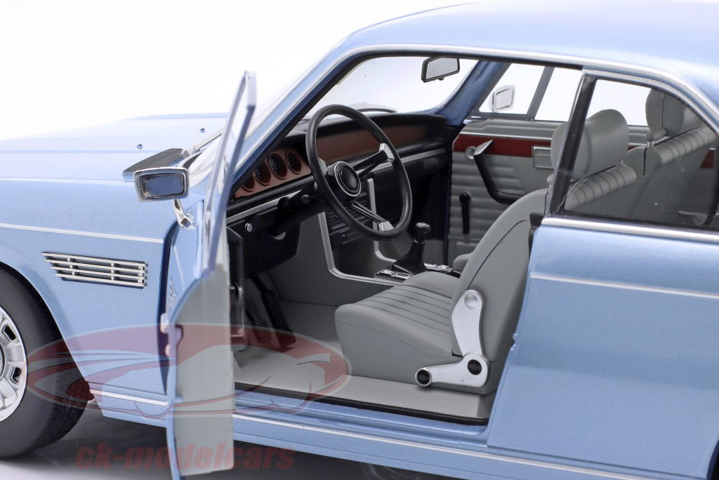 BMW 3.0 CSi (E9) mit Alufelgen Baujahr 1971 hellblau metallic 1:12 KK-Scale