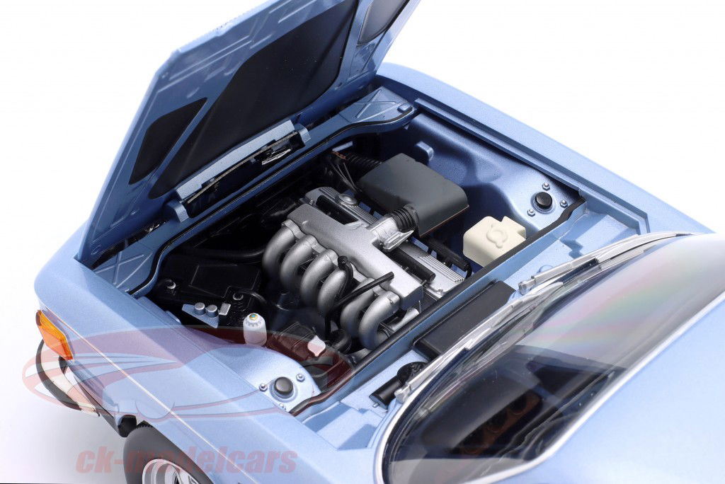 BMW 3.0 CSi (E9) mit Alufelgen Baujahr 1971 hellblau metallic 1:12 KK-Scale