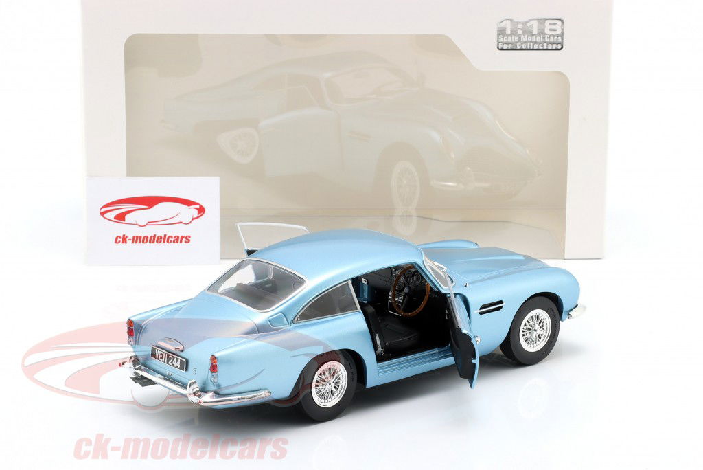 Aston Martin DB5 Ano de construção 1964 azul claro metálico 1:18 Solido