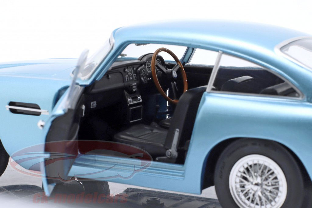 Aston Martin DB5 Ano de construção 1964 azul claro metálico 1:18 Solido
