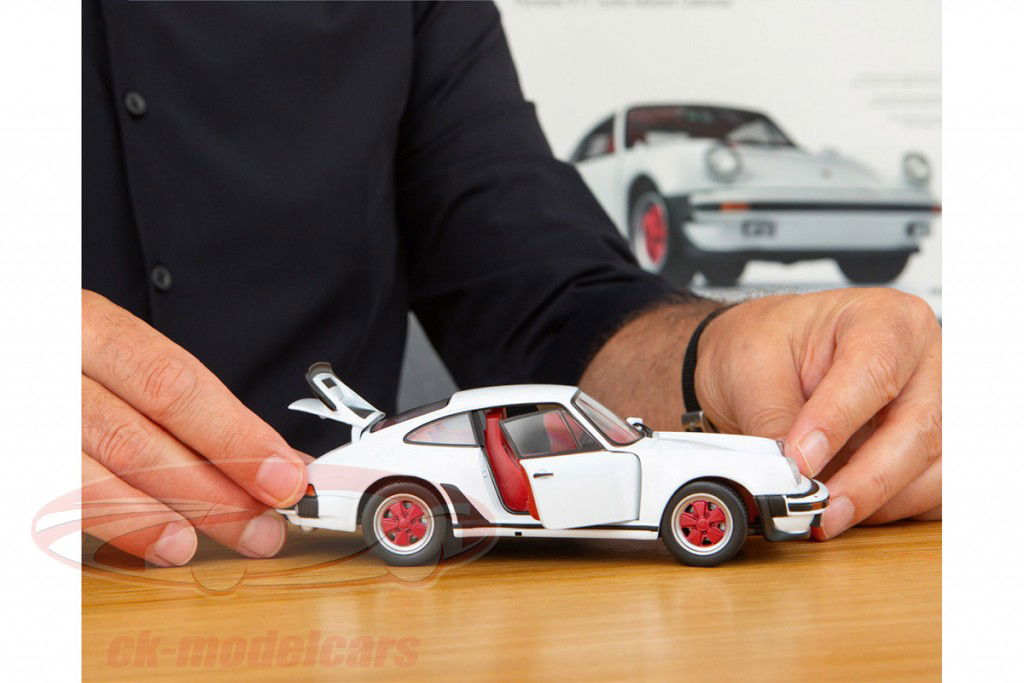 Porsche Turbo Advent calendar: Porsche 911 Turbo grandprix white 1:24 Franzis