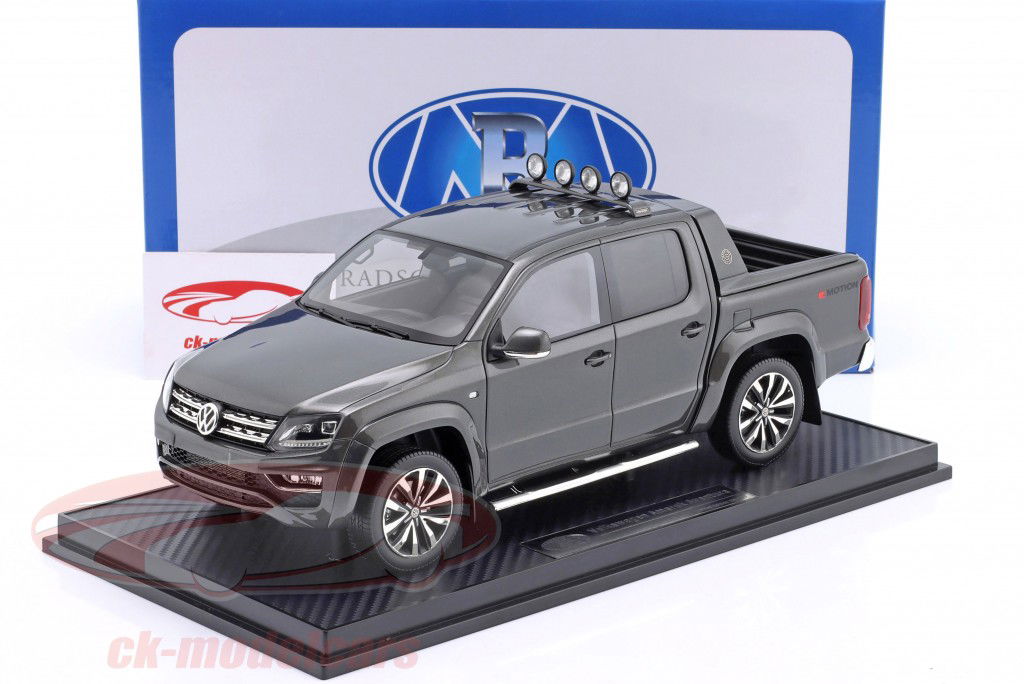 Volkswagen VW Amarok grau metallic 1:18 Radscale Models