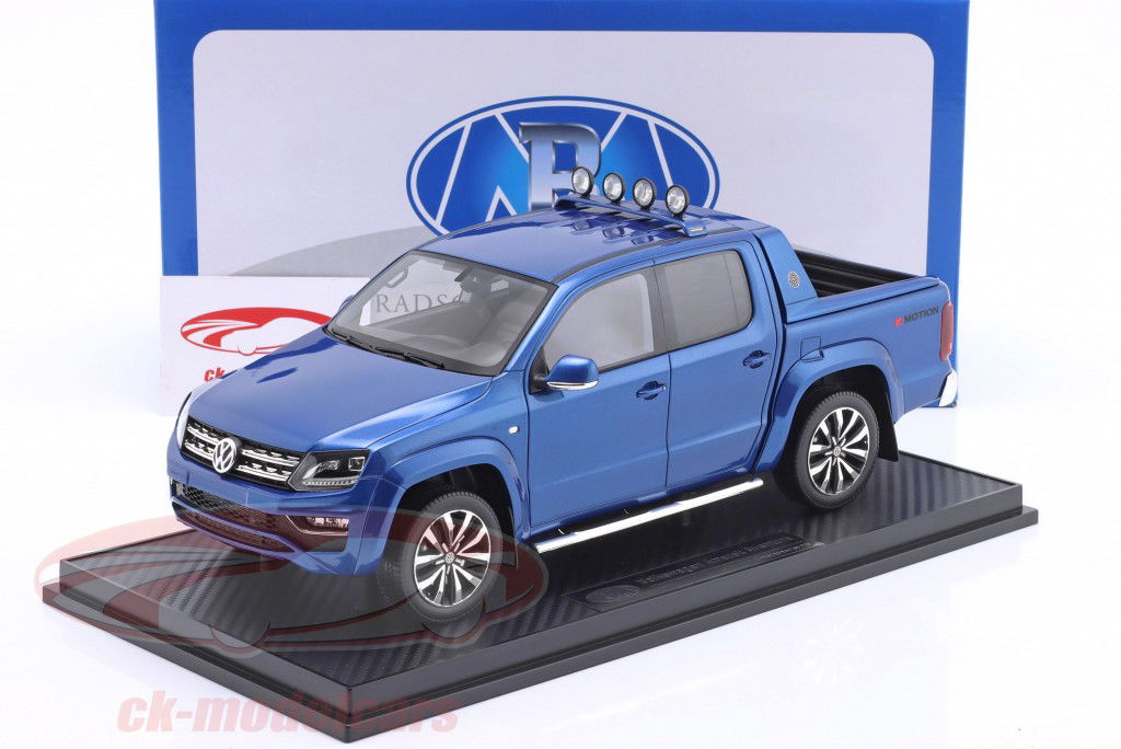 Volkswagen VW Amarok blå metallisk 1:18 Radscale Models
