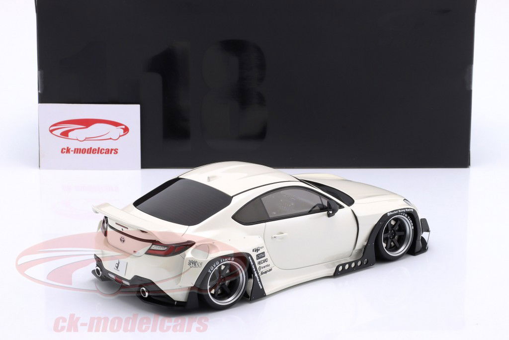 Pandem Toyota GR86 建設年 2023 結晶 白 1:18 GT-Spirit