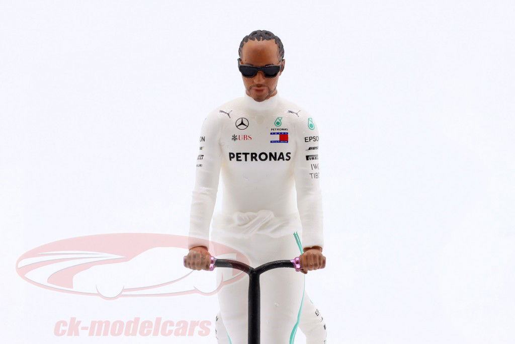 Lewis Hamilton Mercedes W07 Skate Scooter figure 2016 Formula 1 1:18 Cartrix