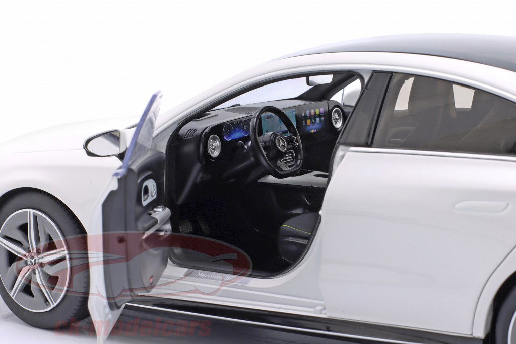 Mercedes-Benz CLA级 建造年份 2025 极地白 1:18 NZG