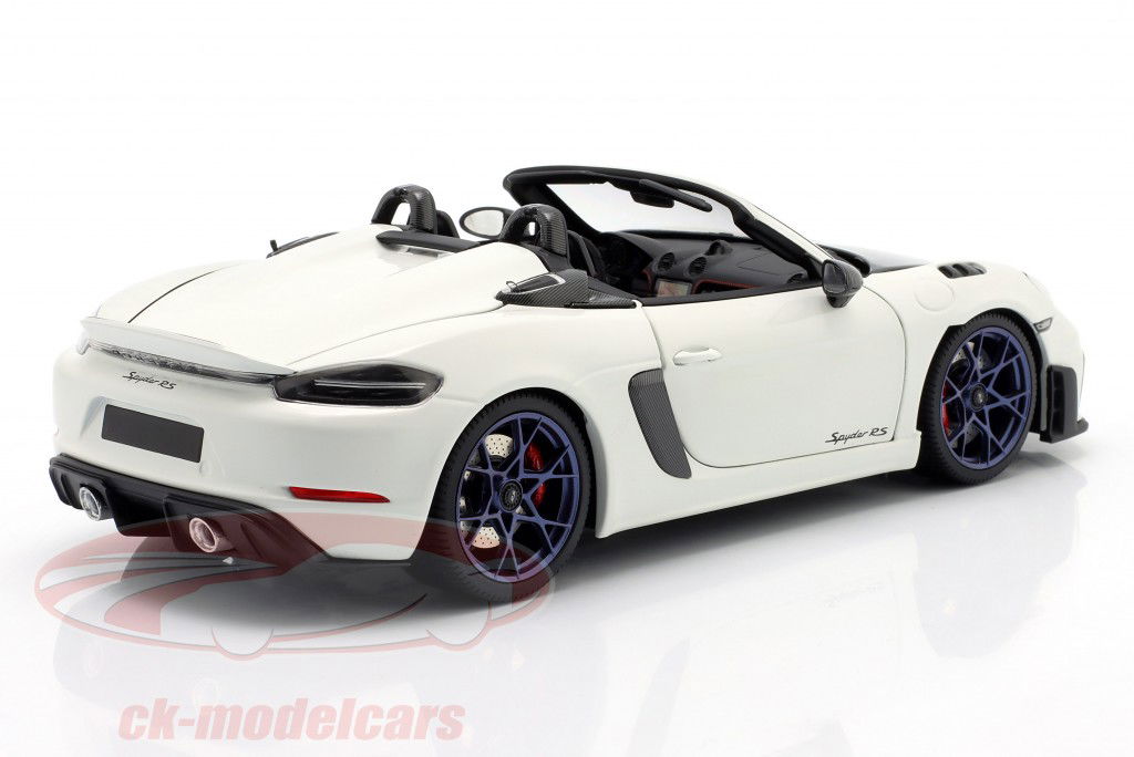 Porsche 718 Spyder RS Pacote Weissach Ano de construção 2024 branco 1:18 Minichamps