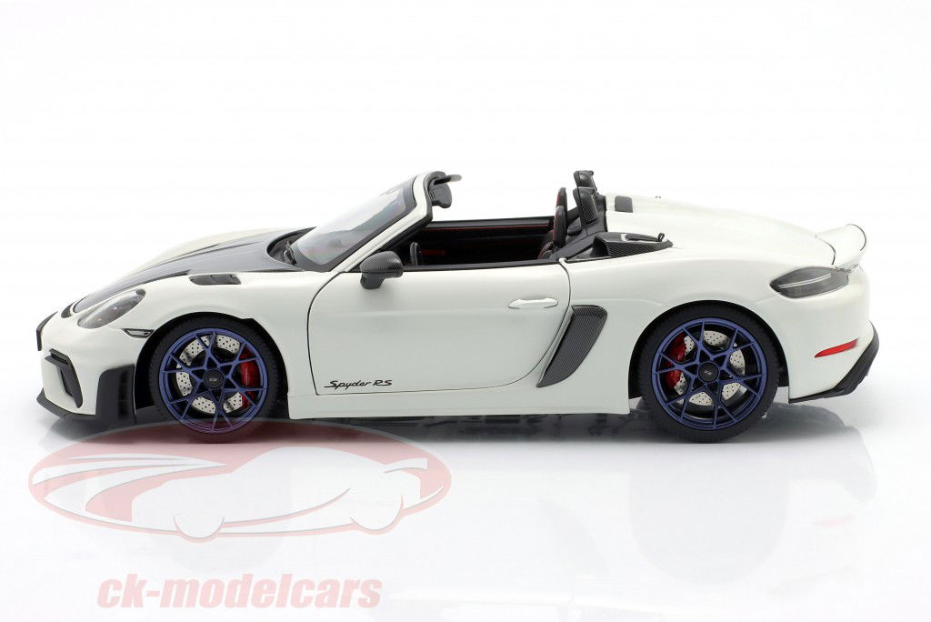 Porsche 718 Spyder RS Pacchetto Weissach Anno di costruzione 2024 bianco 1:18 Minichamps