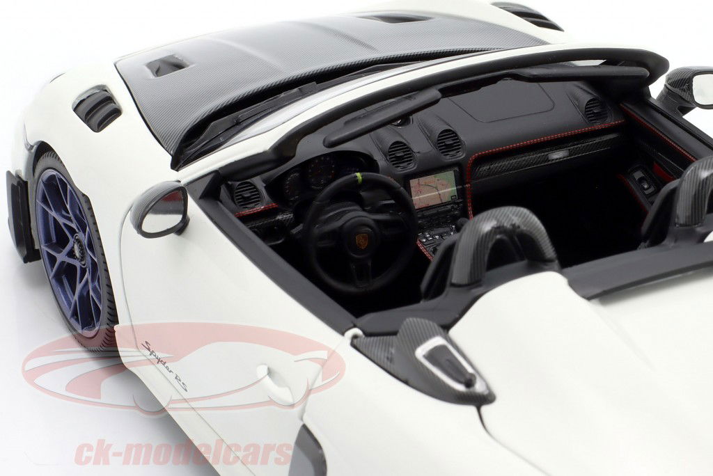 Porsche 718 Spyder RS Pacchetto Weissach Anno di costruzione 2024 bianco 1:18 Minichamps