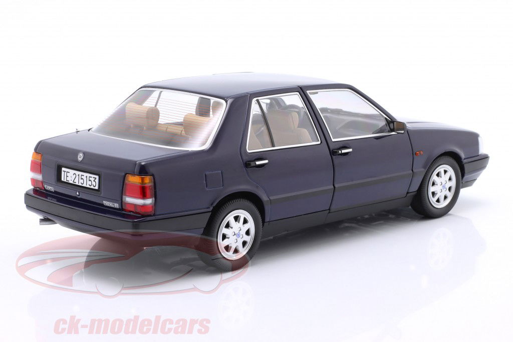 Lancia Thema 6V 1S Anno di costruzione 1984 Lancia blu 1:18 MITICA