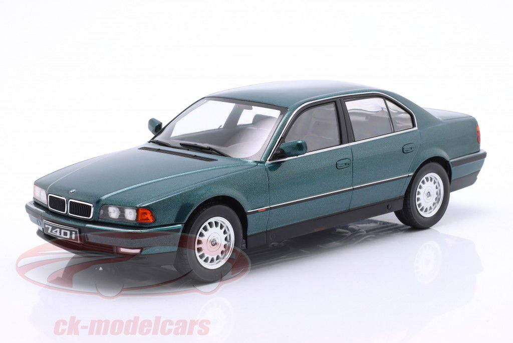 BMW 740i E38 建設年 1994 メタリック 緑 1:18 KK-Scale