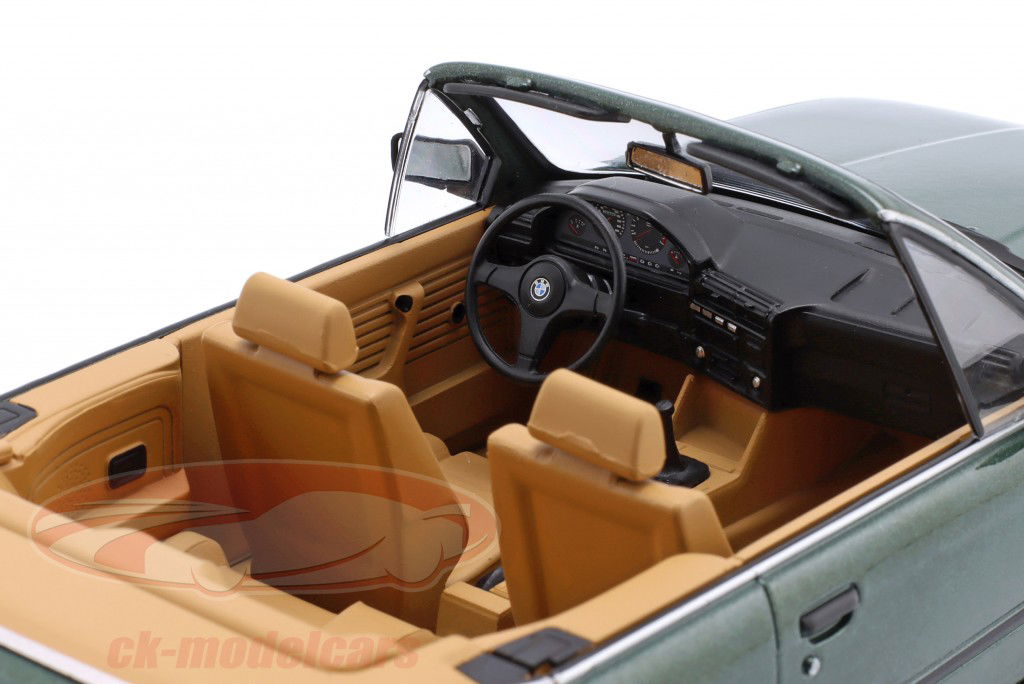 BMW 325i (E30) conversível Ano de construção 1985 verde escuro metálico 1:18 ModelCar Group
