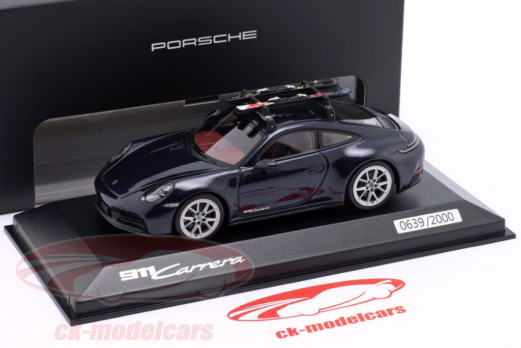 Porsche 911 (992.2) Carrera Coupe と スキー 黒 メタリック 1:43 Minichamps
