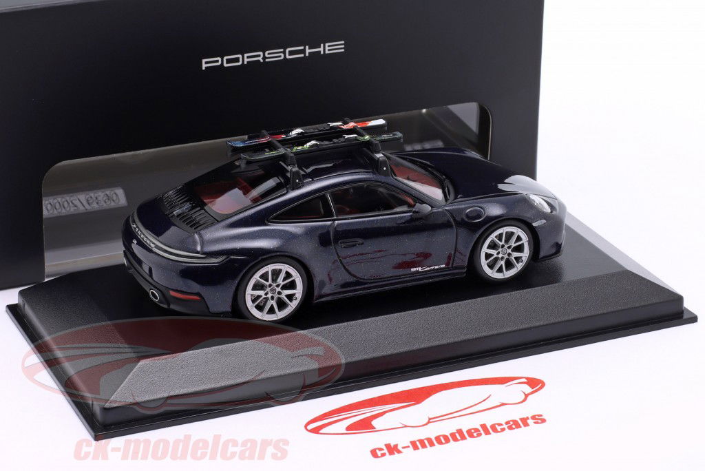 Porsche 911 (992.2) Carrera Coupe と スキー 黒 メタリック 1:43 Minichamps