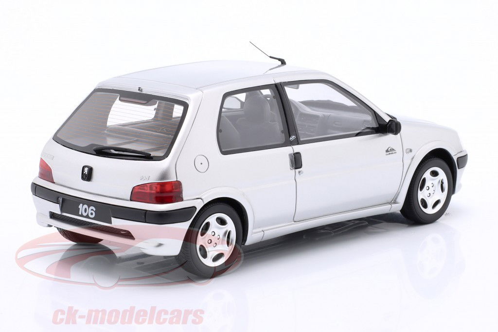 Peugeot 106 Quiksilver Année de construction 2000 gris quartz 1:18 OttOmobile
