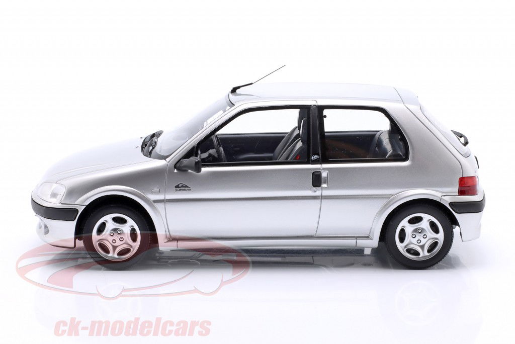 Peugeot 106 Quiksilver Année de construction 2000 gris quartz 1:18 OttOmobile