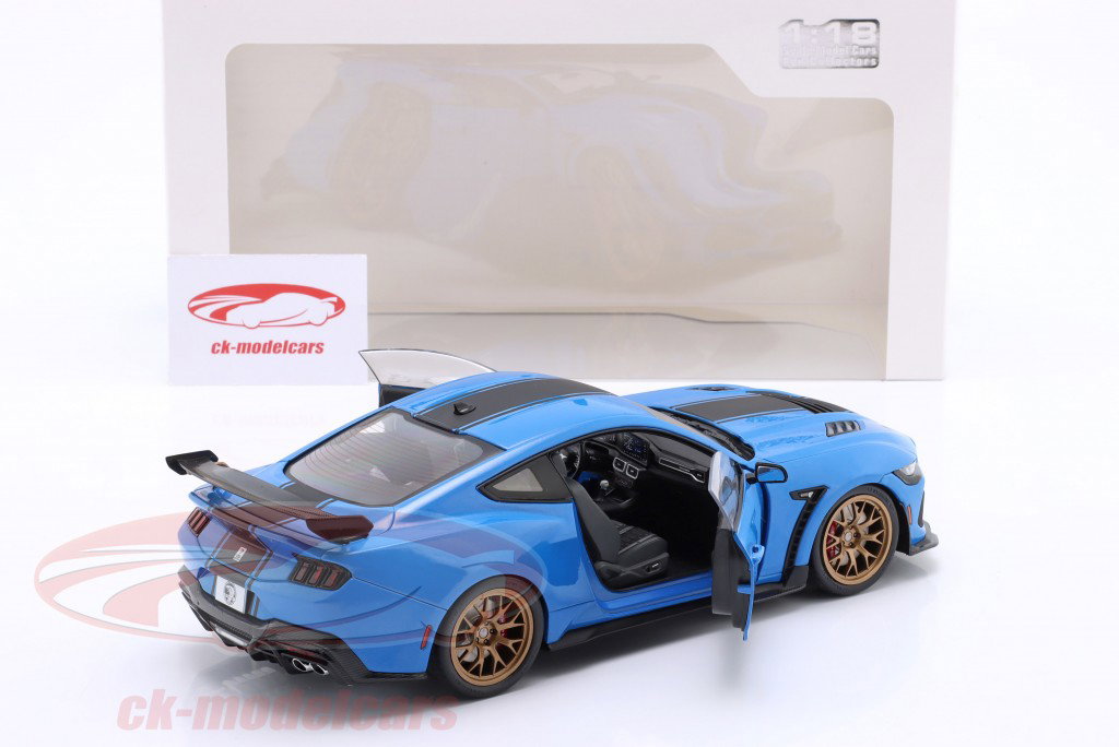 Ford Mustang Shelby Super Snake Byggeår 2024 blå metallisk 1:18 Solido