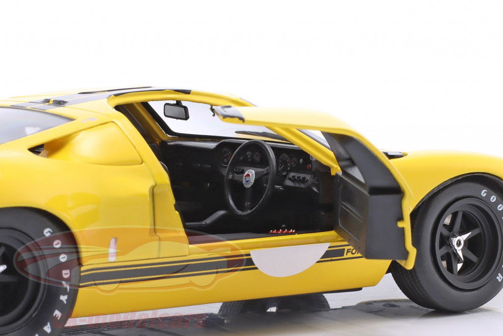 Ford GT40 MK1 Год постройки 1968 желтый / черный 1:18 Solido