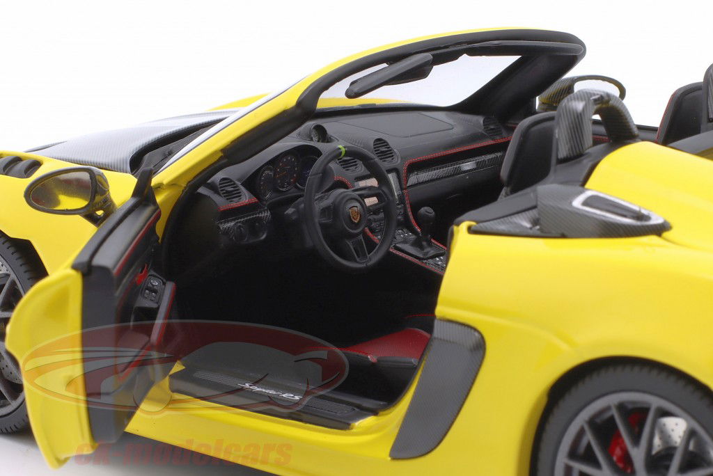 Porsche 718 Spyder RS Pacchetto Weissach Anno di costruzione 2024 giallo 1:18 Minichamps