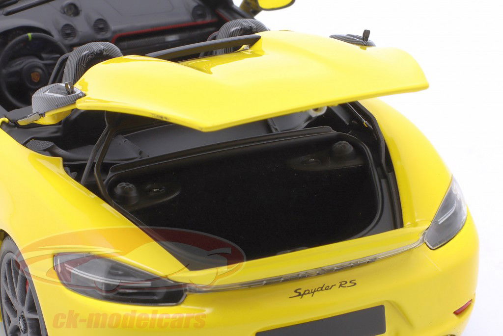 Porsche 718 Spyder RS Pacchetto Weissach Anno di costruzione 2024 giallo 1:18 Minichamps