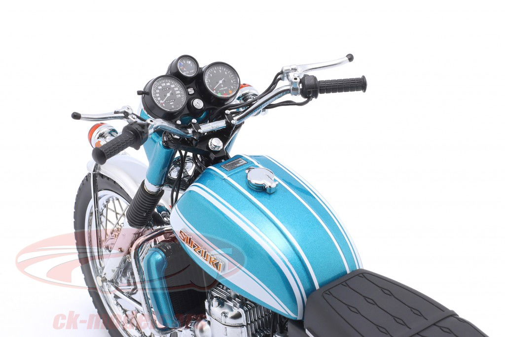 Suzuki GT 750 J Año de construcción 1973 azul verdoso metálico 1:12 Minichamps